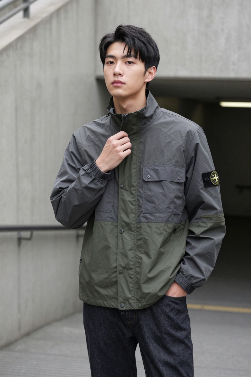 轻机能 overshirt 是最容易把这套品牌语言日常化的单品之一。